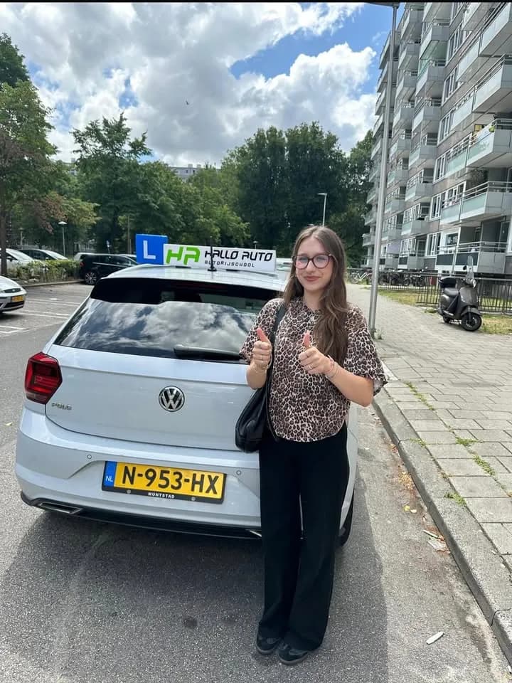 Rijlessen en lesauto bij Hallo Auto in Utrecht